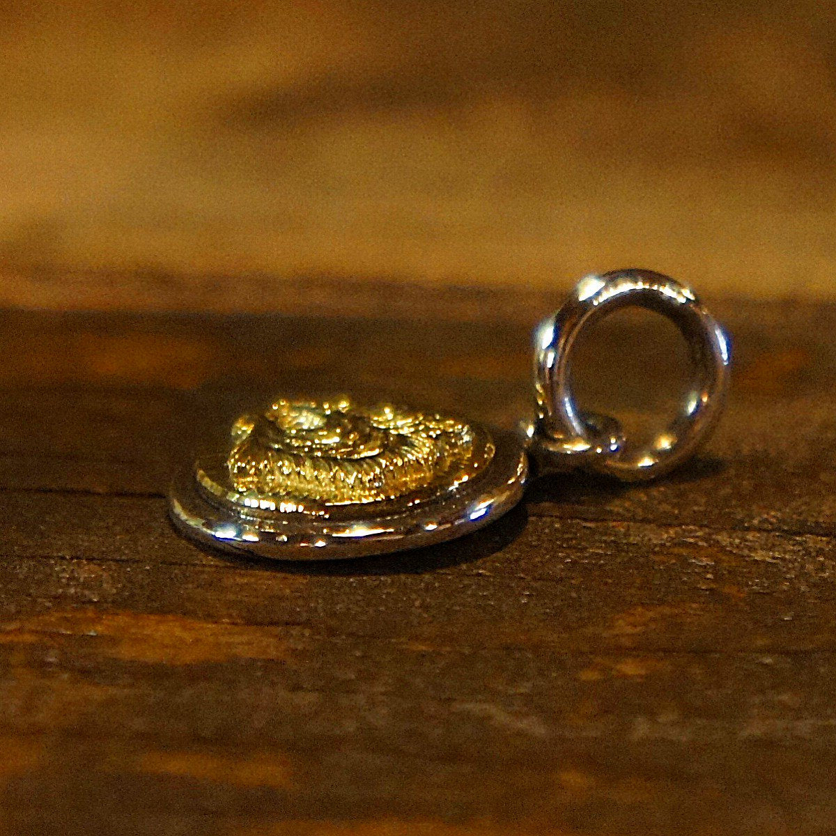 ROAD 18K Gold Tiger Metal Pendant 3