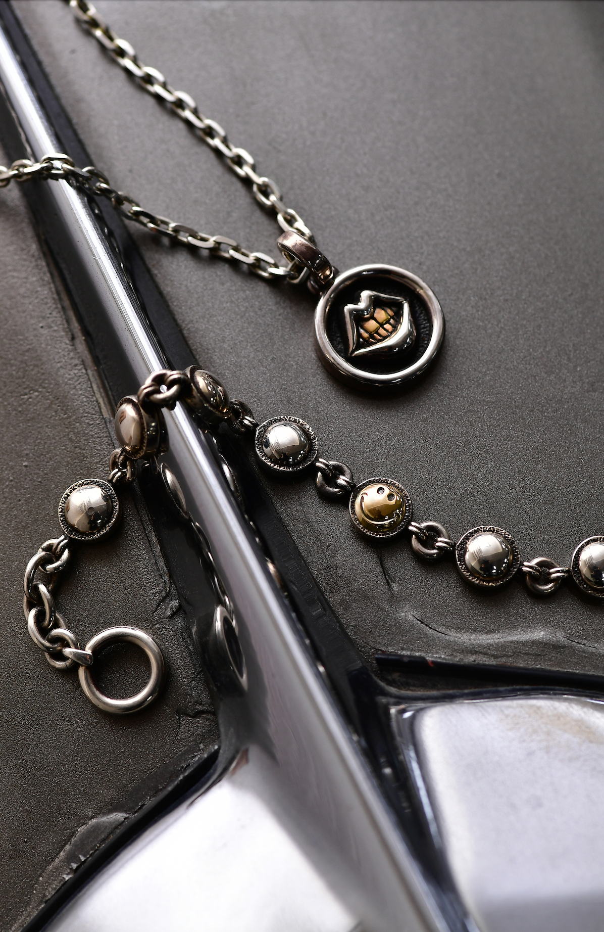 ROAD Fake Smile - Pride of WhiteCollar Pendant 2