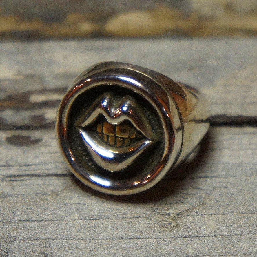 ROAD Fake Smile White Collar Ring 1