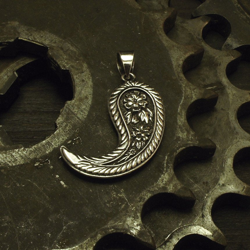 ROAD Make a choice 18Kt Gold Eagle Claw Pendant 2