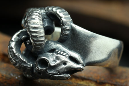 Mad Cult hk Double Sheep Skull 戒指