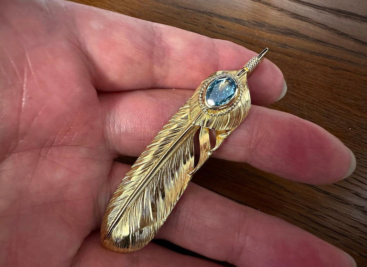 Albatory Top Gold Gold Feather Pendant w/ Stone